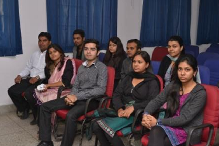 https://cache.careers360.mobi/media/colleges/social-media/media-gallery/28647/2020/2/14/Classroom of Institute of Productivity and Management Lucknow_Classroom.png